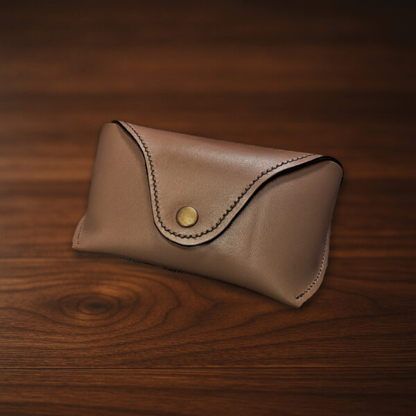 Middleton Artisan Leather Sunglasses Case in Conciera Walpier veg-tan leather, hand stitched with magnetic clasp and nose support to protect and secure everyday eyewear.