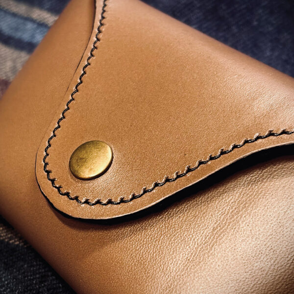 Middleton Artisan Leather Sunglasses Case in Conciera Walpier veg-tan leather, hand stitched with magnetic clasp and nose support to protect and secure everyday eyewear.