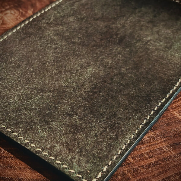 Middleton Artisan Leather: Vertical Bifold Wallet